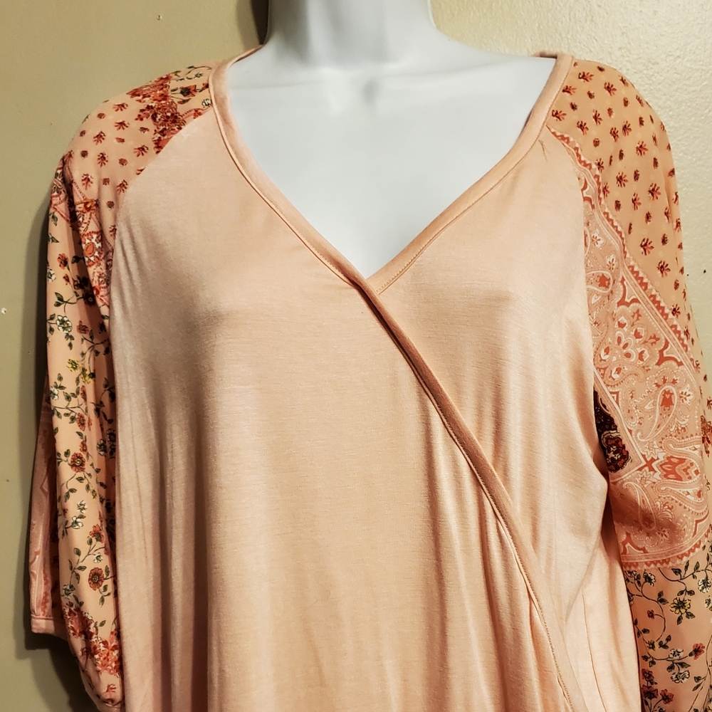 Stolen by CountySeller1 NWT Blush short sleeve top w/ floral details S-M-L - Picture 8 of 8